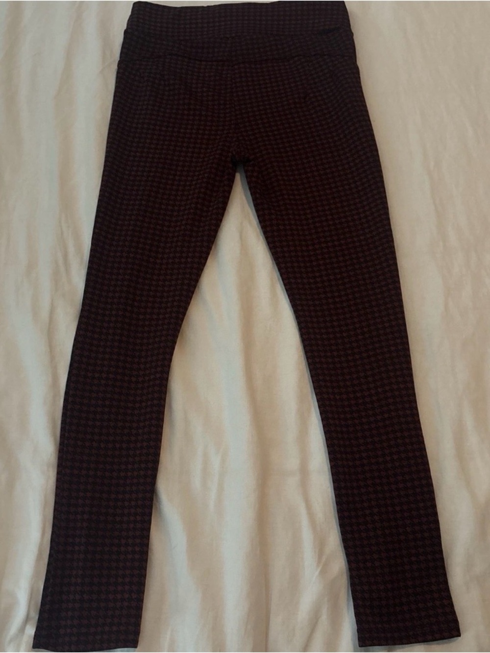Houndstooth Pattern Ponte Leggings - Black and Burgundy